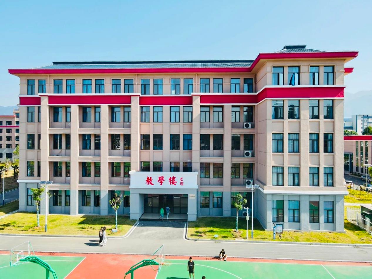 C:/Users/jjlgzyxy/Desktop/校园风景/学校最新图片/南校区教学楼c座.jpg南校区教学楼c座