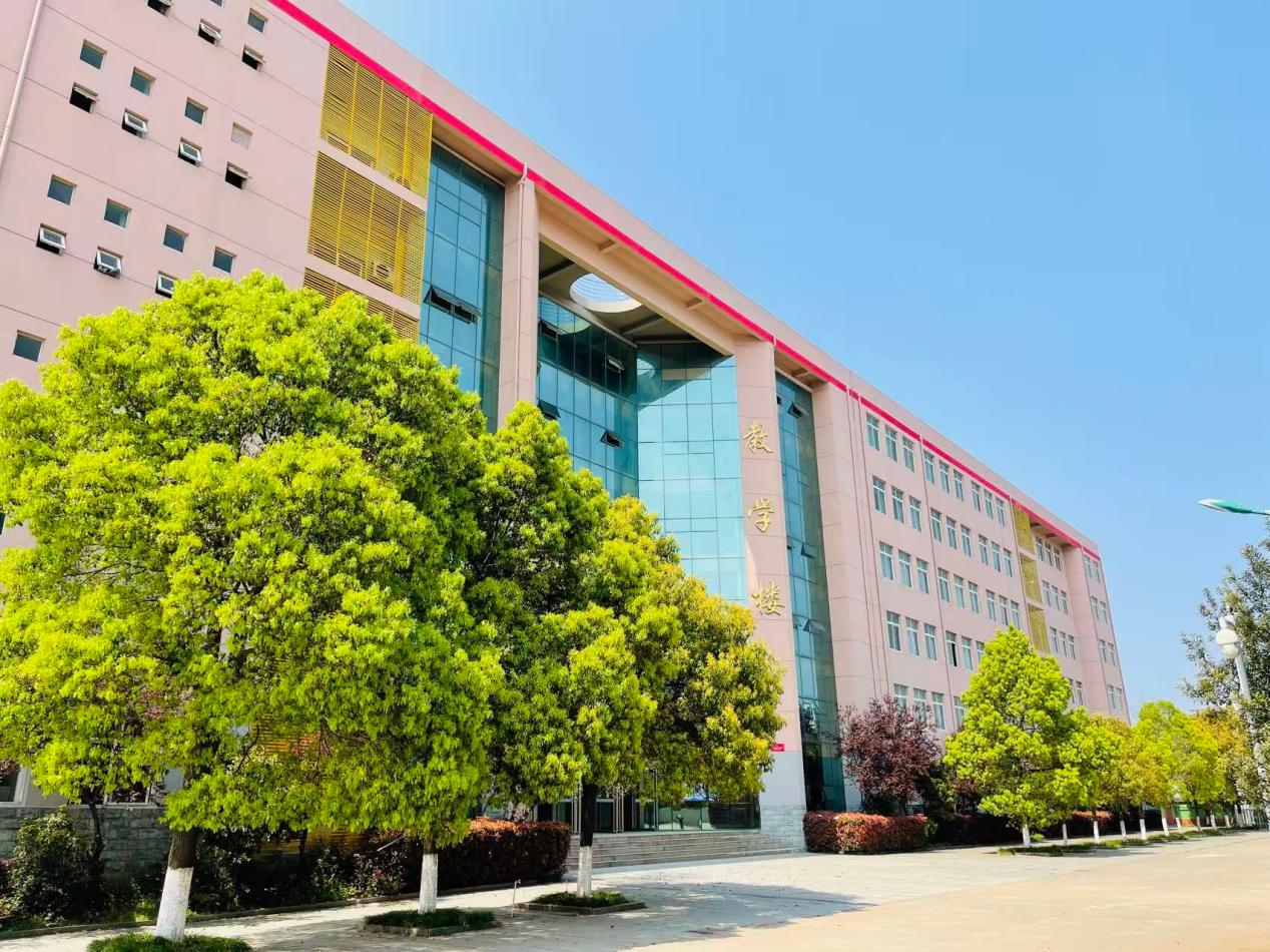 C:/Users/jjlgzyxy/Desktop/校园风景/学校最新图片/北校区教学楼.jpg北校区教学楼